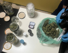 (ФОТО) Падна дилер од Кавадарци – пронајдени марихуана и бела грутчеста материја