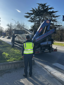Град Скопје: Семафорот ќе си го плати камионџијата што го уништи