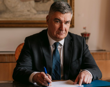 Хрватскиот претседател загрижен: Србија се снабдува со офанзивно оружје од Кина