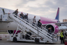 Нови туристи и можности за Охрид – Првиот лет од Братислава пристигна на охридскиот аеродром