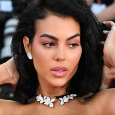 Георгина се спакува и го напушти семејниот дом