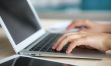 Бавна испорака, оштетени пратки – Незадоволни третина од онлајн купувачите