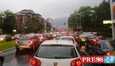 Внимавајте на патиштата: Влажни коловози, магла и одрони