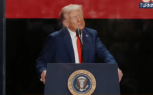 Чистка во Вашингтон: Кристи Ноем е првата што го напушта кабинетот на Трамп