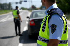 Пијан скопјанец со „форд“ се забил во полициска „шкода“ – три лица пренесени во болница