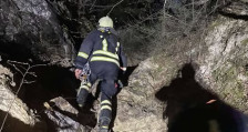 Спасувачка акција во Струмица: Девојка паднала во провалија, пожарникарите со алпинистичка опрема ја извлекувале