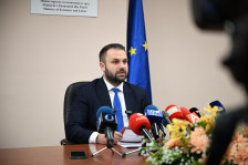 Повисоки плати од март: Минималецот зголемен за 1.667 денари, соопшти министерот Дурмиши