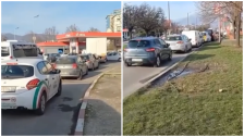 (ВИДЕО) Хаос на бензинските: Редици возила по најавата за драстично поскапување на горивата