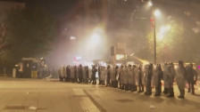 Насилни судири во Приштина: Полицијата употреби солзавец и водени топови, повредени 17 лица