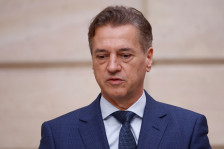 Тајни снимки и странско мешање: словенечкиот премиер итно замина за Брисел