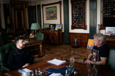 Шон Пен во Киев наместо на Оскари, Зеленски го нарече голем пријател