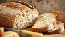 Лебот поскапува во неколку градови, во Скопје веќе поскапеа бурекот и пецивата