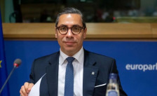 900 тони помош за Газа пристигнаа од Кипар додека цивилите чекаат здив