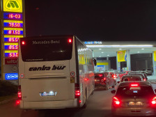 Цените на горивата во Македонија паднаа за 2 денари, но нафтениот шок трае