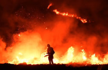Пожар на аеродром во Кувајт по напад со дронови