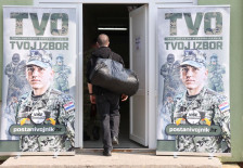 Хрватски војници од Ирак се враќаат дома по новата ескалација