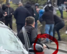 Пиштоли и тепачки на локалните избори во Србија