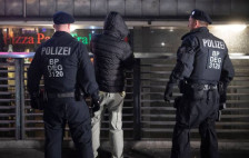 Германската полиција уапси 17 мажи за детска порнографија