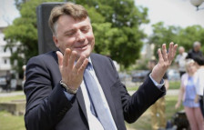 Шилегов не коригира, туку ја дроби СДСМ