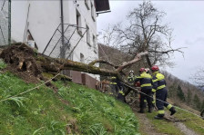 По Хрватска, и Словенија пријавува големи штети од невреме