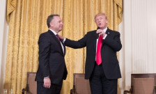 Трамп ги одложува нападите врз Иран до 6 април, додека разговорите продолжуваат