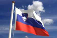 Словенија излегува на парламентарни избори, притискаат аферите, а резултатот ќе го дефинираат малите партии