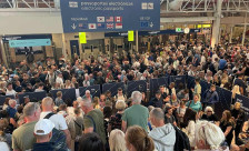 Нервози на аеродромите и границите новиот систем ги измалтретира патниците