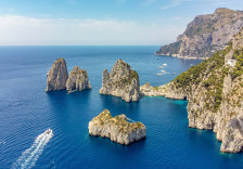 Туристите им се преку глава – Капри со казни до 700 евра