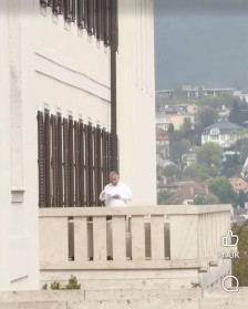 (ВИДЕО) Маѓар го „начека“ Орбан на премиерската тераса