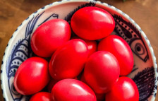 Лесен трик за екстра црвени јајца