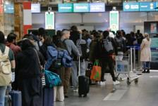 Колапс на аеродромите низ Европа – седум часа чекање на пасошка контрола