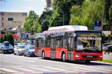 Дете со месеци малтретирано од малолетници во градски автобус