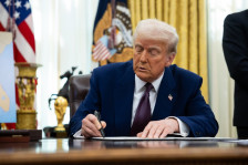 Трамп го продолжи примирјето во војната со Иран, Техеран вели: „Трик“