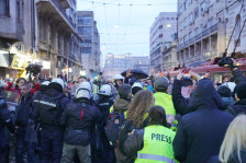 Упадот во Ректоратот го запали Белград, студентите не отстапуваат