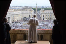 Папа Лав: Светот го разоруваат неколкумина тирани
