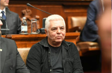 Српскиот министер Братина: Полицијата може да убива студенти