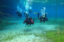 Нуркачки подвиг на дното на Охридското Езеро во Радожда