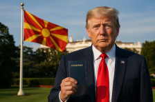 Владата во Вашингтон на муабет, а 15% царина остана