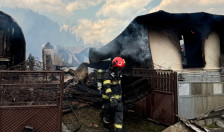 Пожар во Романија уништи десетици куќи, евакуирани се над 300 жители