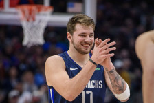 Лука Дончиќ се повреди и остана без крајот на регуларната сезона, тежок удар за Лејкерси