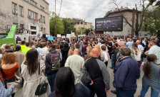 Вработените му излегоа на масовен протест на Љутков