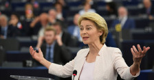 Гнев се истури врз Фон дер Лајен за нејзината изјава за Турција