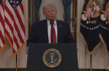 Трамп не го смири светот, туку ја претвори војната со Иран во нафтена паника