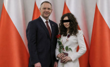 Девојката што ја измами Полска: Манипулација на која паднаа и лидерите и институциите
