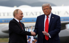 Трамп: Разговарам со Путин и Зеленски, омразата меѓу нив е лоша работа