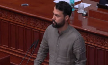 Донации за лекување повторно тема: Исмаил бара одговор каде се парите