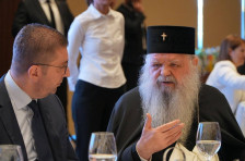 Свечената велигденска вечера на Мицкоски е тешка глупост и богохулие, благословено и од Архиепископот Стефан