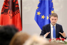 Хоџа: Албанија го поддржува студентскиот протест во Скопје