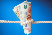 Поскап живот и послаб раст, ММФ ја приземји приказната на власта