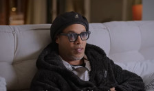 (ВИДЕО) Наскоро серија за Роналдињо која го следи патот од сиромаштија до бесмртност